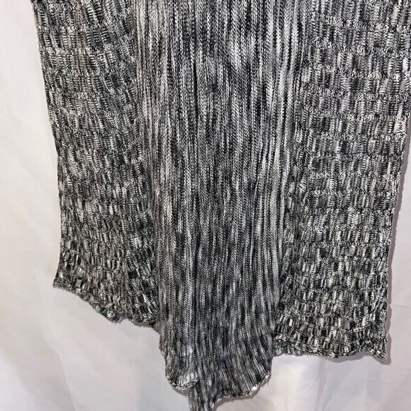 Open front lightweight sweater vest Size Medium - Picture 5 of 9